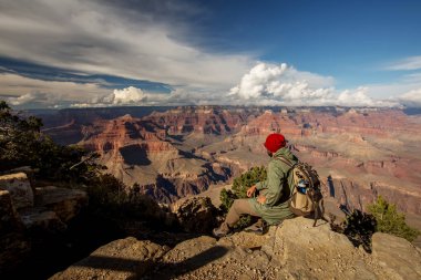 Bir uzun yürüyüşe çıkan kimse Büyük Kanyon Milli Parkı, Güney Rim, Arizona, U '