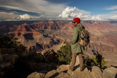 Bir uzun yürüyüşe çıkan kimse Büyük Kanyon Milli Parkı, Güney Rim, Arizona, U '