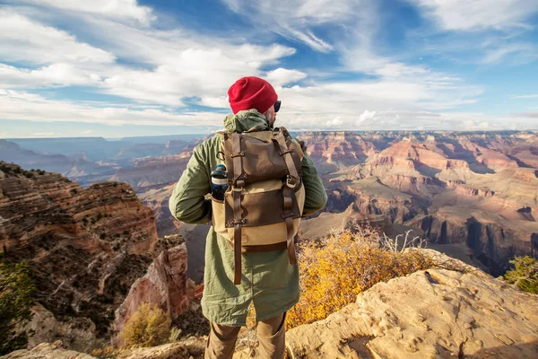 Un excursionista en el Parque Nacional del Gran Cañón, South Rim, Arizona, U — Foto de Stock