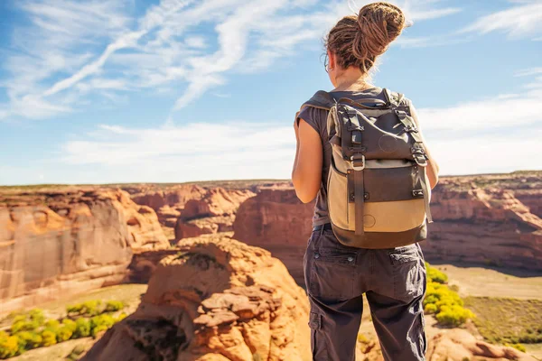 En vandrare i Canyon de Chelly National Monument — Stockfoto