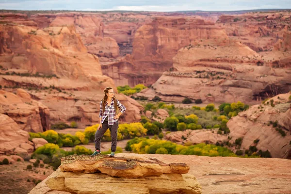 En vandrare i Canyon de Chelly National Monument — Stockfoto