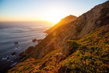 Okyanusta güzel bir gün batımı