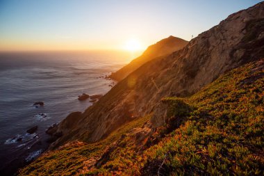 Okyanusta güzel bir gün batımı