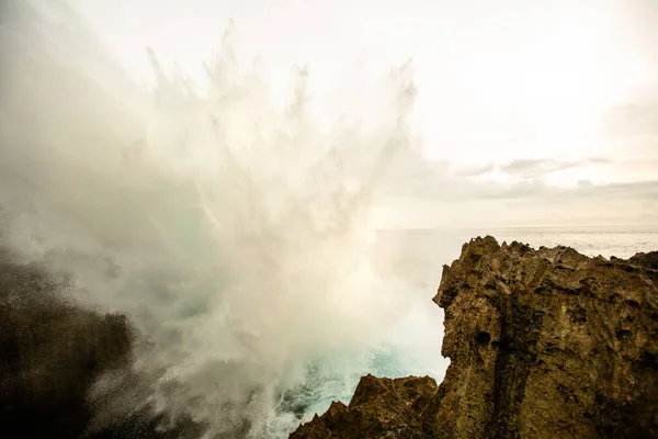 Grande Onda Azul Oceano Tempestuoso — Fotografia de Stock