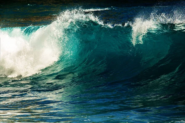 Grande Onda Azul Oceano Tempestuoso — Fotografia de Stock