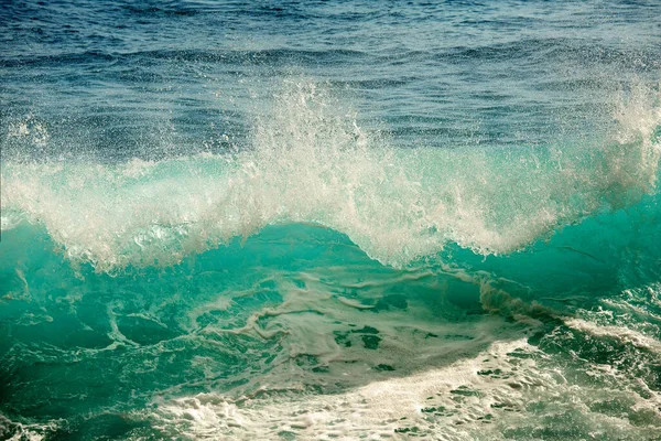 Μεγάλο Μπλε Θυελλώδες Κύμα Του Ωκεανού — Φωτογραφία Αρχείου