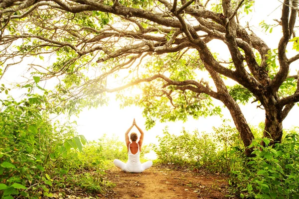 Woman Practicing Yoga Sunset — Stock Photo, Image