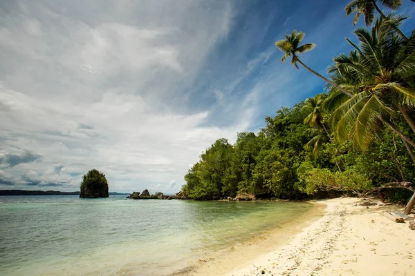 เกาะซ ลาเวซ นโดน ภาพถ่ายสต็อกที่ปลอดค่าลิขสิทธิ์