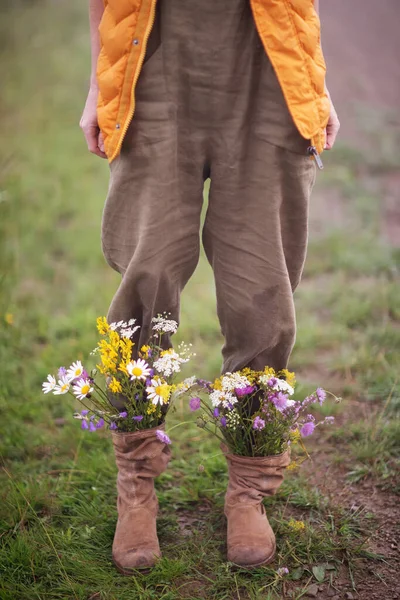 Kerti Virágok Csizmában Őszi Szezonban — Stock Fotó