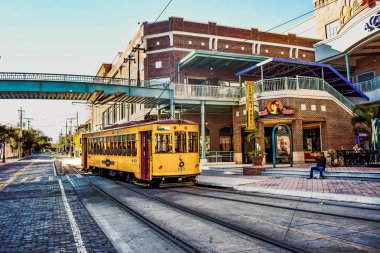 Ybor şehir Tampa Bay, Florida. 19 Ocak 2019 Centro Ybor karmaşık ve renkli tramvay. Ybor şehir Tampa tarihi bir mahalle bulunmaktadır. (2)