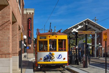 Ybor şehir Tampa Bay, Florida. 19 Ocak 2019 sokak araba İstasyonu 8 Ave. Ybor şehir tarihi neihborhood Tampa (2 dır.)