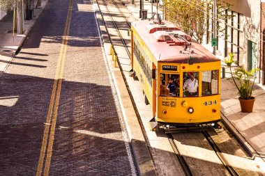 Ybor şehir Tampa Bay, Florida. 19 Ocak 2019 tramvay üstten görünüm. Ybor şehir Tampa tarihi bir semttir.