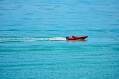St Pete Beach, Florida. 25 Ocak 2019. Gulf Coast plajları bas eğleniyor çift tekne.