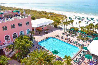 St Pete Beach, Florida. 25 Ocak 2019. The Don Cesar Hotel ve St Pete Beach alan Oda. Efsanevi pembe Palace of St. Pete Beach (3)