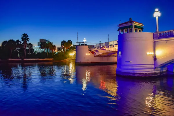 Tampa Bay Florida Januari 2019 Verlichte Brug West Kennedy Boulevard — Stockfoto