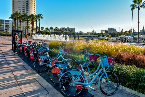 タンパベイ フロリダ州 2019 市内中心部の賃貸市自転車 — ストック写真