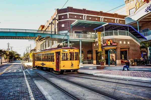 Ybor şehir Tampa Bay, Florida. 19 Ocak 2019 Centro Ybor karmaşık ve renkli tramvay. Ybor şehir Tampa tarihi bir mahalle bulunmaktadır. (2)