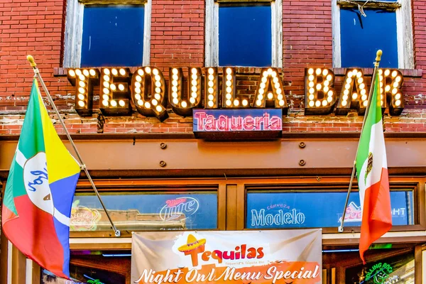 Ybor City Tampa Bay Florida Janeiro 2019 Tequila Bar Bandeiras — Fotografia de Stock