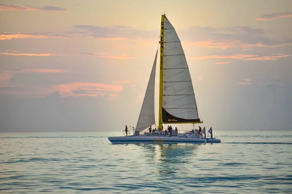 Clearwater Beach Florydzie Stycznia 2019 Osób Korzystających Żaglówkę Kolorowe Tło — Zdjęcie stockowe