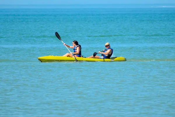 Pete Beach Florida January 2019 Couple Practice Kayaking Pete Beach — Stock Photo, Image