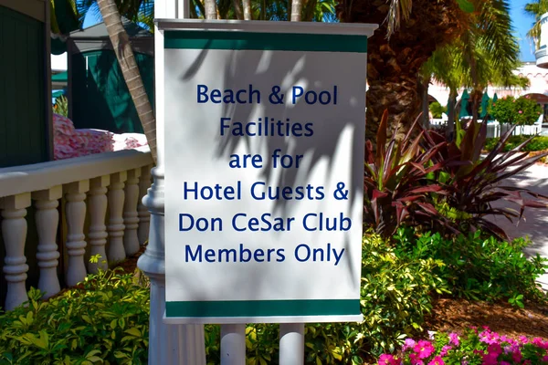 Pete Beach Florida Ledna 2019 Bazén Zařízení Přihlášení Bazénu Don — Stock fotografie