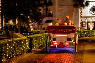 St Augustine, Florida. 26 Ocak 2019. Renkli taşıma Old Town Florida's Historic kıyılarında, gece binmek
