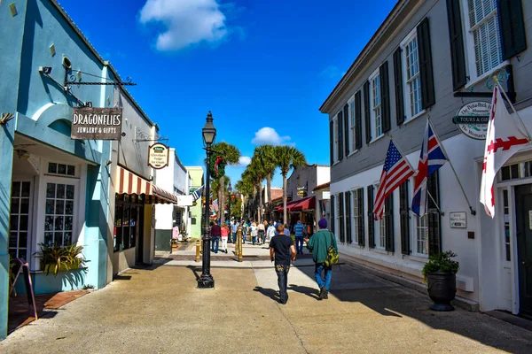 セントオーガスティン フロリダ州 2019 フロリダ州の歴史的な海岸 の旧市街の聖ジョージ セントで楽しんで植民地経験を人々 します — ストック写真