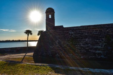 St Augustine, Florida. 26 Ocak 2019. Castillo de San Marcos güzel gündoğumu arka planda Florida'nın tarihi Sahil (6 tarihinde).
