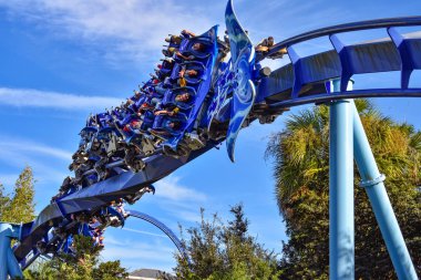 Orlando, Florida. 19 Aralık 2018. Manta Ray Rollercoaster at Seaworld Tema Park.at Seaworld International Drive alanında görünümünü şaşırtıcı