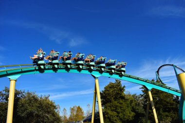 Orlando, Florida. 19 Aralık 2018. Kraken'ı rollercoaster at Seaworld International Drive alanında şaşırtıcı enjoyin insanlar 