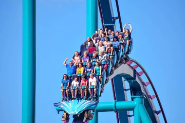 Orlando, Florida. 26 Aralık 2018. İnsanlar heyecan International Drive alanında (5 amusement park Seaworld adlı Mako roller coaster binmek için tadını çıkarın.)