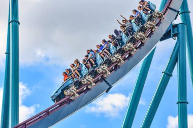 Orlando, Florida. 26 Aralık 2018. İnsanlar heyecan International Drive alanında (11 amusement park Seaworld adlı Mako roller coaster binmek için tadını çıkarın.)