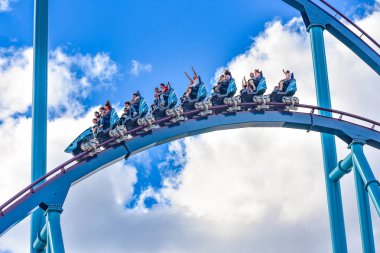 Orlando, Florida. 26 Aralık 2018. İnsanlar heyecan International Drive alanında (18 amusement park Seaworld adlı Mako roller coaster binmek için tadını çıkarın.)