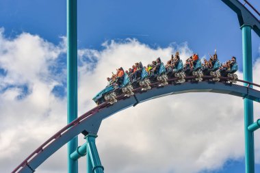 Orlando, Florida. 26 Aralık 2018. At Seaworld International Drive alanında (8 insanlar zevk inanılmaz rollercoaster binmek).