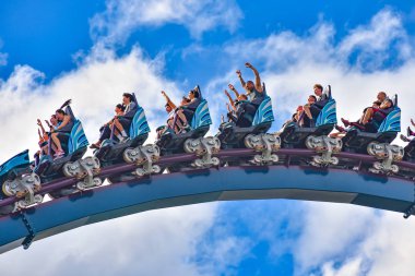 Orlando, Florida. 26 Aralık 2018. İnsanlar eğlenmek aşırı roller coaster binmek. Uluslararası sürücü alanında (8 at SeaWorld)