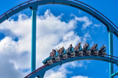 Orlando, Florida. 26 Aralık 2018. Bu roller coaster yüksek hızlarda, derin dalışlar ve heyecan her fırsatta International Drive alanında (3 Seaworld çevresinde bilinir)