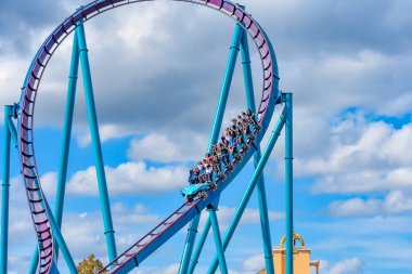 Orlando, Florida. 26 Aralık 2018. Bu roller coaster yüksek hızlarda, derin dalışlar ve heyecan her fırsatta International Drive alanında (5 Seaworld çevresinde bilinir)