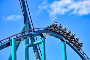 Orlando, Florida. 26 Aralık 2018. Bu roller coaster yüksek hızlarda, derin dalışlar ve heyecan her fırsatta International Drive alanında (12 Seaworld çevresinde bilinir).