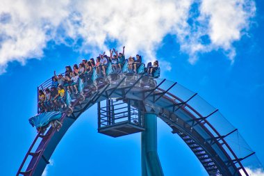 Orlando, Florida. 26 Aralık 2018. Bu roller coaster yüksek hızlarda, derin dalışlar ve heyecan her fırsatta International Drive alanında (13 Seaworld çevresinde bilinir)
