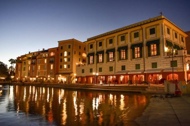 Orlando, Florida. 05 Ocak 2019. Renkli İtalyan tarzı binalar Portofino Hotel Universal Studios alan at