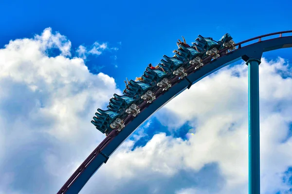 Orlando, Florida. 26 Aralık 2018. At Seaworld International Drive alanında (12 insanlar zevk inanılmaz rollercoaster binmek).