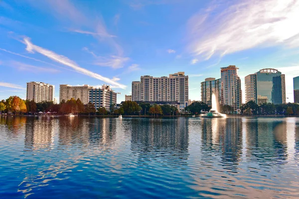 Orlando Florida Diciembre 2018 Lake Eola Park Coloridos Edificios Negocios — Foto de Stock