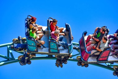  Tampa, Florida. 26 Aralık 2018 Cobra otobüs Asansör tehditkar bir 30.000 Lirası yılan Kral ve 70 ayak dikey Roller Coaster özellikleri olduğunu.