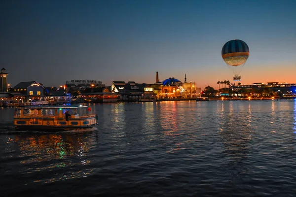 Orlando Florida Január 2019 Színes Rakpartra Hőlégballon Vízi Taxi Naplemente — Stock Fotó