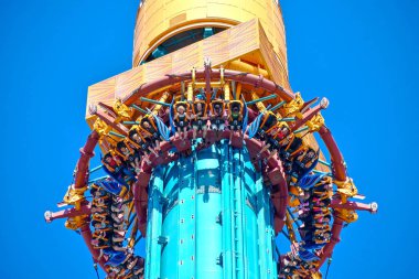 Tampa, Florida. 26 Aralık 2018 300 feet bırakmak için onun bir şey. Onun bir bütün diğer 90 o zaman sen yüz-ilk başta Bush Gardens 60 mil açılan pivot, koltuk için