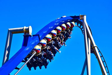 Tampa, Florida. 26 Aralık, Montu Rollercoaster Bush Gardens şaşırtıcı 2018. Montu yedi silinme Bush bahçeleri Tampa Bay Tema Parkı, vardır.