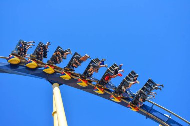 Tampa, Florida. 26 Aralık 2018. ' Bush bahçeleri Tampa Körfezi'ndeki inanılmaz Montu Rollercoaster binmek zevk insanlar döndü