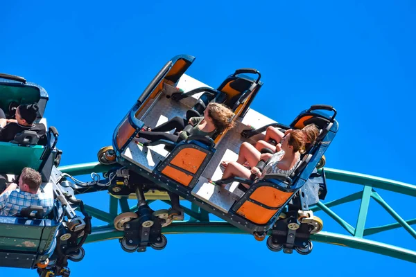 Tampa, Florida. 26 Aralık 2018. Zevk müthiş Kobra'nın laneti Roller Coaster da eğlence Bush bahçeleri Tampa Bay insanlar