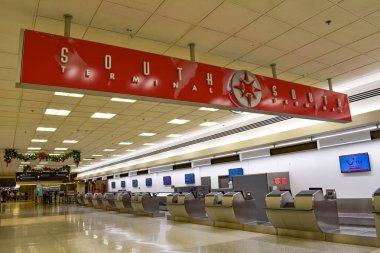  Miami, Florida. 05 Ocak 2019. Kırmızı işaret Miami Uluslararası Havaalanı'nda Güney Terminal Üstten Görünüm 