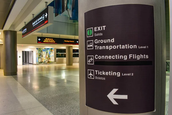 Miami Florida Enero 2019 Firma Transporte Terrestre Aeropuerto Internacional Miami —  Fotos de Stock